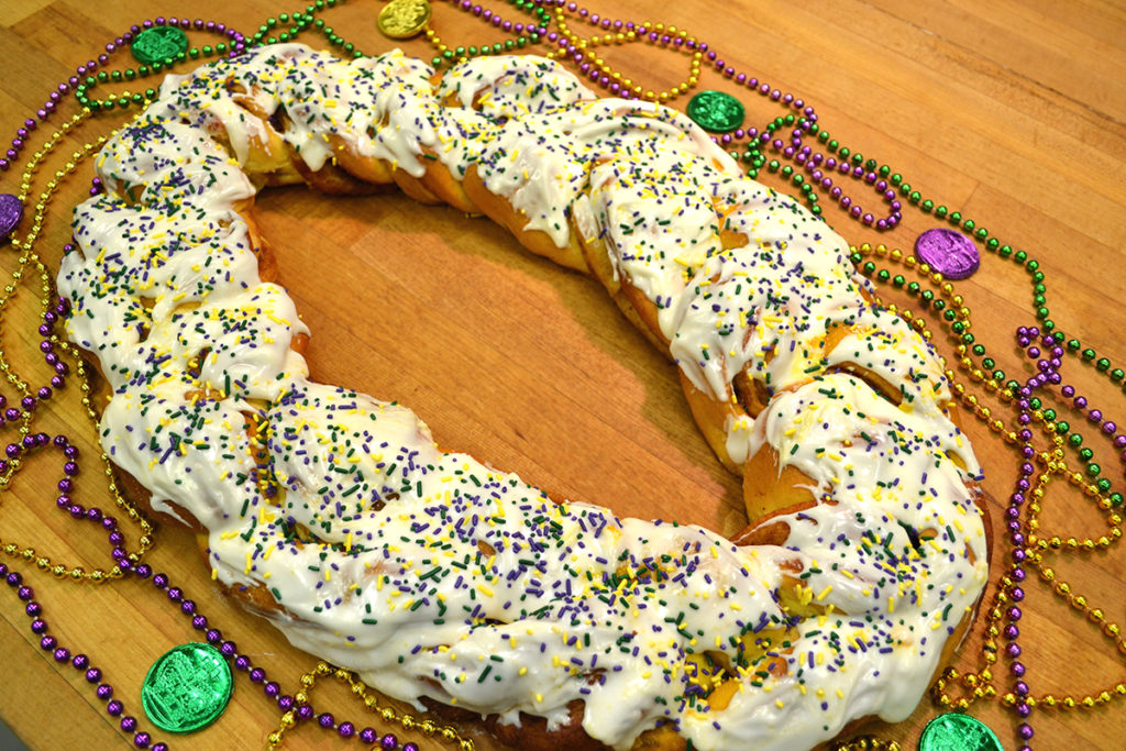 Large Traditional King Cake | Randazzo's Camellia City Bakery